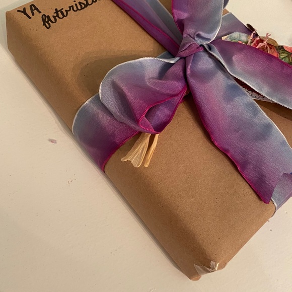 Blind Date with a Book - Picture 2 of 4